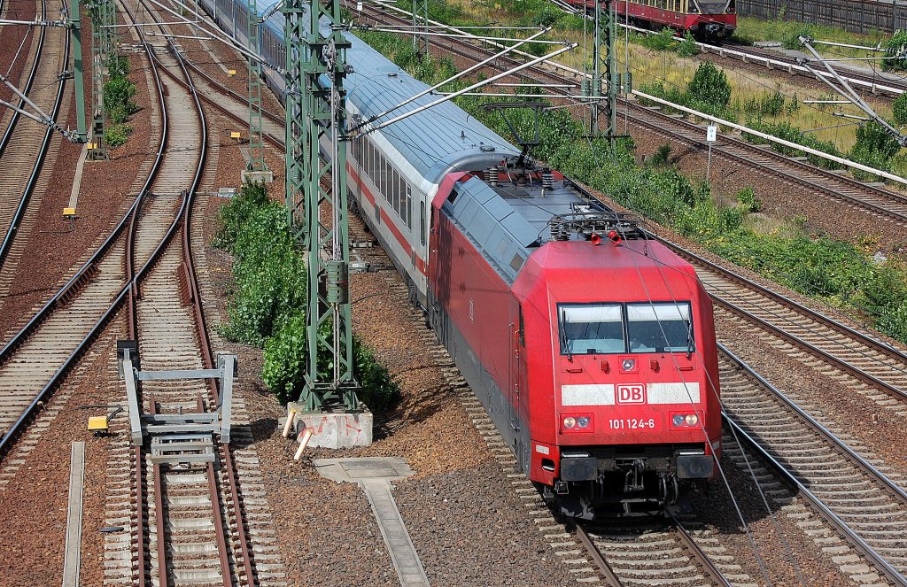 101 124-6 mit IC Nr.? am 19.07.13 Richtung Berlin Hbf.(tief), Berlin-Putlitzbr�cke.