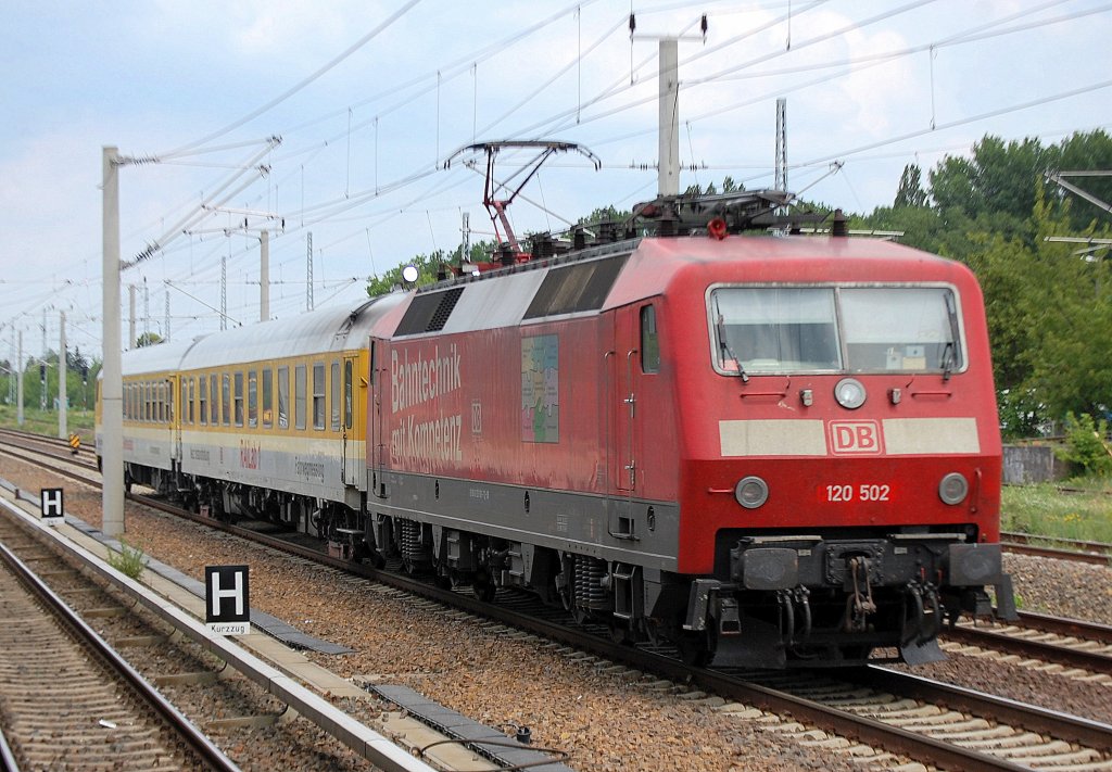 120 502 mit Messzug RAILab1 + Dteuerwagen der DB Netz Instandhaltung, 15.06.11 Berlin-Blankenburg.