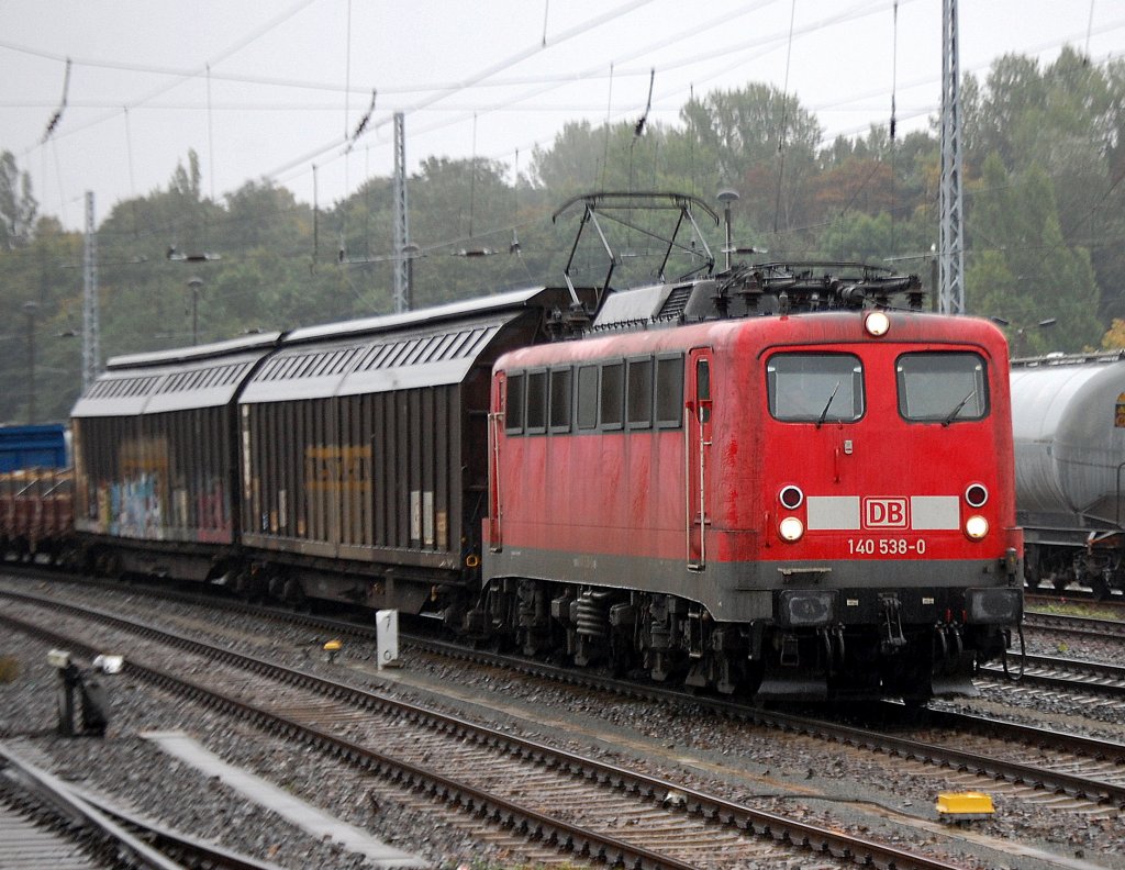 140 538-0 mit einem gemischten G�terzug Richtung Bornholmer Str., 26.09.10 Berlin Greifswalder Str.