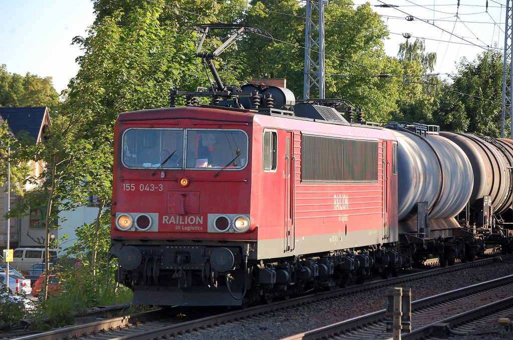 155 043-3 mit Leerzug Kesselwagen Richtung Schwedt �ber Bernau, 07.07.10 Berlin-Karow. 