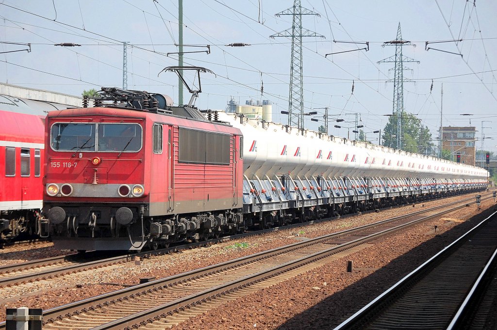 155 116-7 mit Ganzzug tschechischer Zementstaubsilowagen der Fa. CEMEX, 06.06.11 Bhf. Flughafen Berlin-Sch�nefeld.