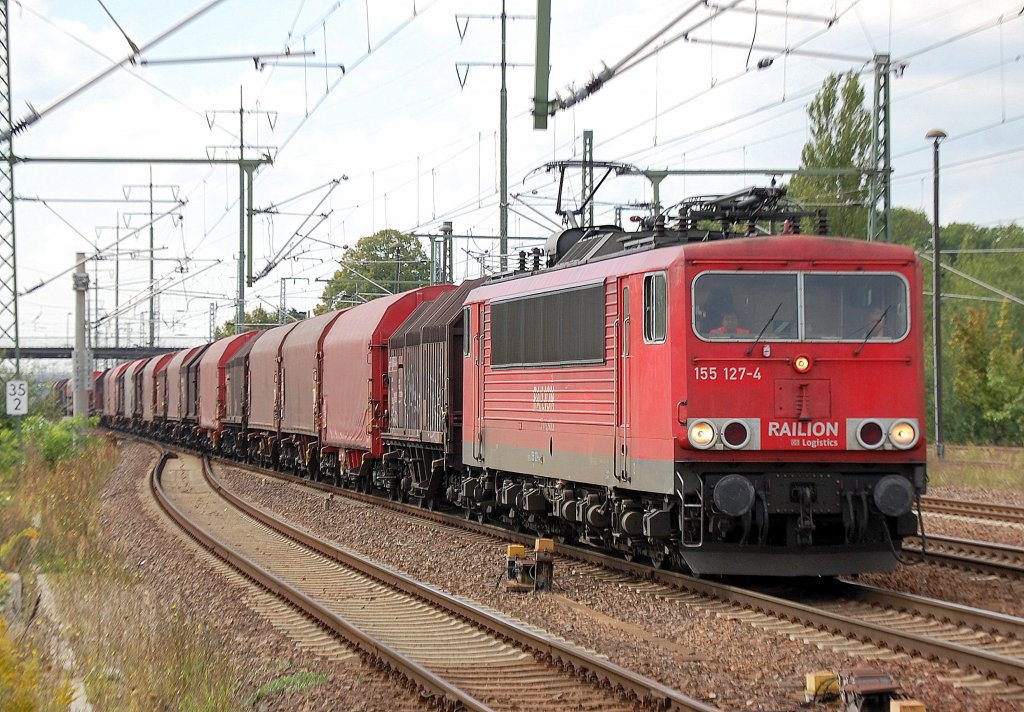 155 127-4 mit einem G�terzug f�r Stahlerzeugnisse, 31.08.11 Bhf. Flughafen Berlin-Sch�nefeld. 