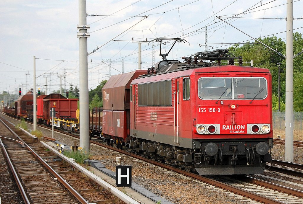 155 158-9 mit einem gemischten G�terzug Richtung Berliner Innenstadt, 15.07.10 Berlin-Blankenburg.