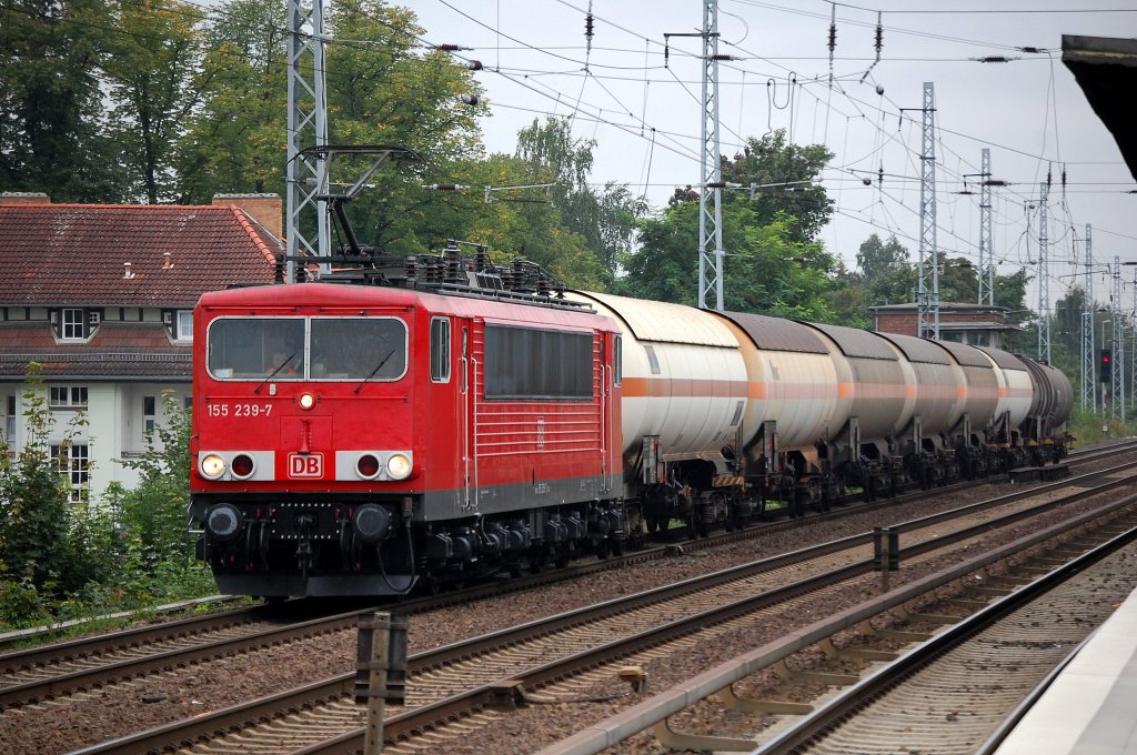 155 239-7 mit Kurzzug Kesselwagen Richtung Bernau, 05.09.12 Berlin-Karow.