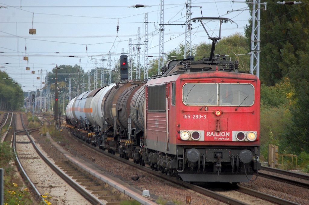 155 260-3 mit Kesselwagenzug, 26.09.12 Berlin-Karow.