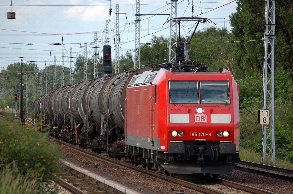 185 170-8 mit Kesselwagenzug am 11.06.13 Berlin-Karow.