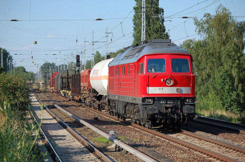 232 252-7 mit einem gemischten G�terzug Richtung Karower Kreuz Berlin, 28.06.10