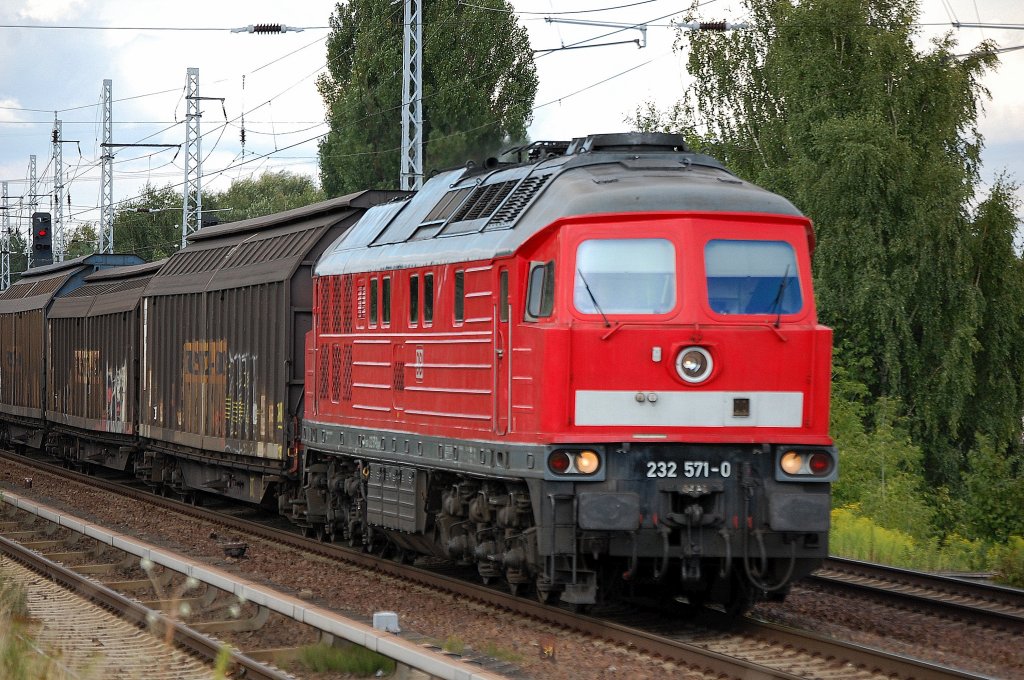 232 571-0 mit Ganzzug Schiebewandwagen (Papierzug) am 13.08.13 Berlin-Karow.