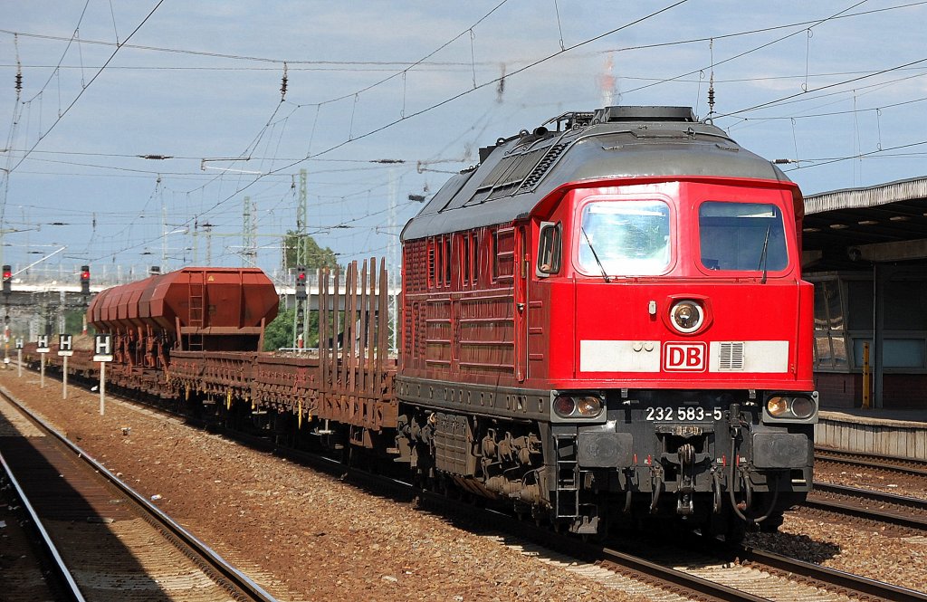 232 583-5 mit gemischtem G�terzug am 30.07.12 Bhf. Flughafen Berlin-Sch�nefeld.