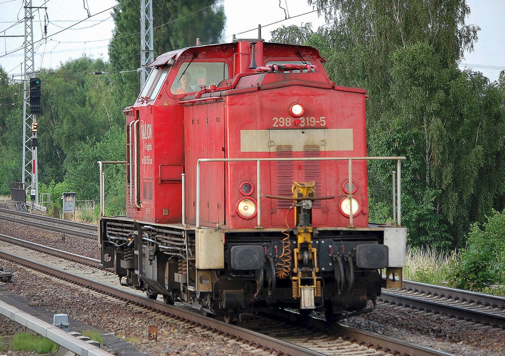 298 319-5 (98 80 3298 319-5 D-DB, V 100.4, Bj. 1982) auf Leerfahrt Richtung Karower Kreuz Berlin, 01.07.10