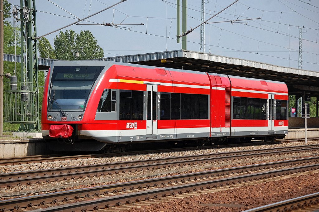 646 014-6 auf der Linie RB22 Richtung Potsdam Hbf, 06.06.11 Bhf. flughafen Berlin-Sch�nefeld. 