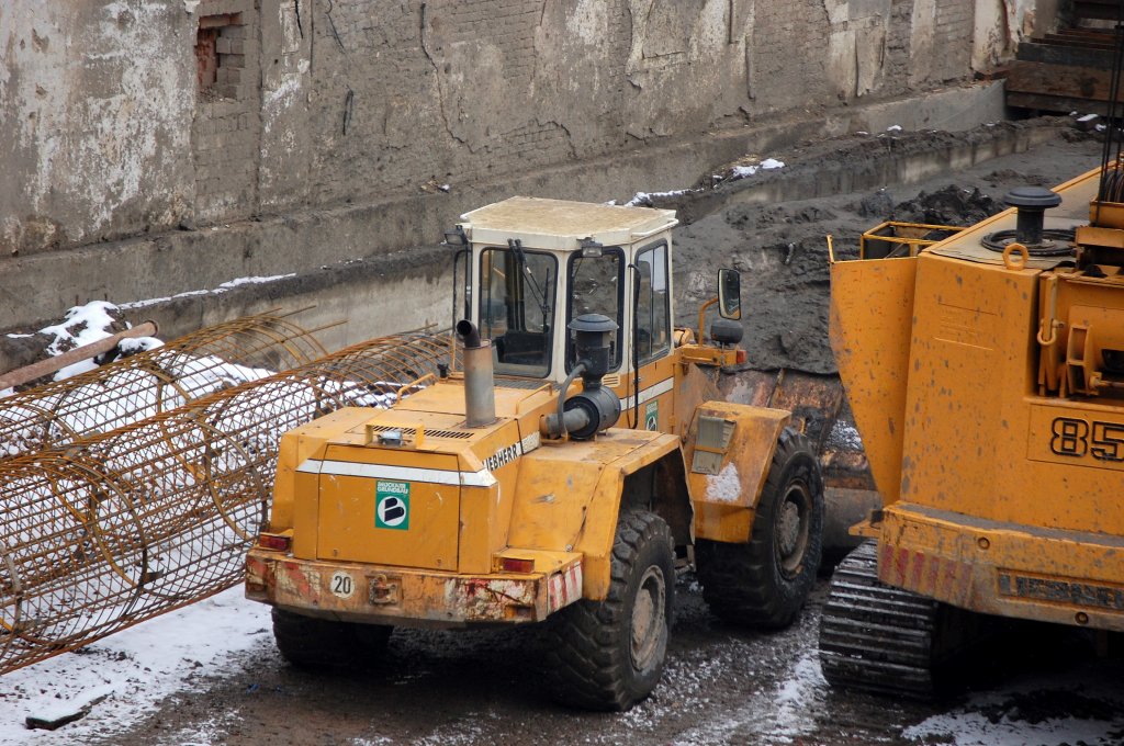 �lterer LIEBHERR Radlader vom Typ 541 der Fa. BR�CKNER GRUNDBAU am 21.02.09 Gro�baustelle neben dem S-Bhf. Berlin Friedrichstr.   