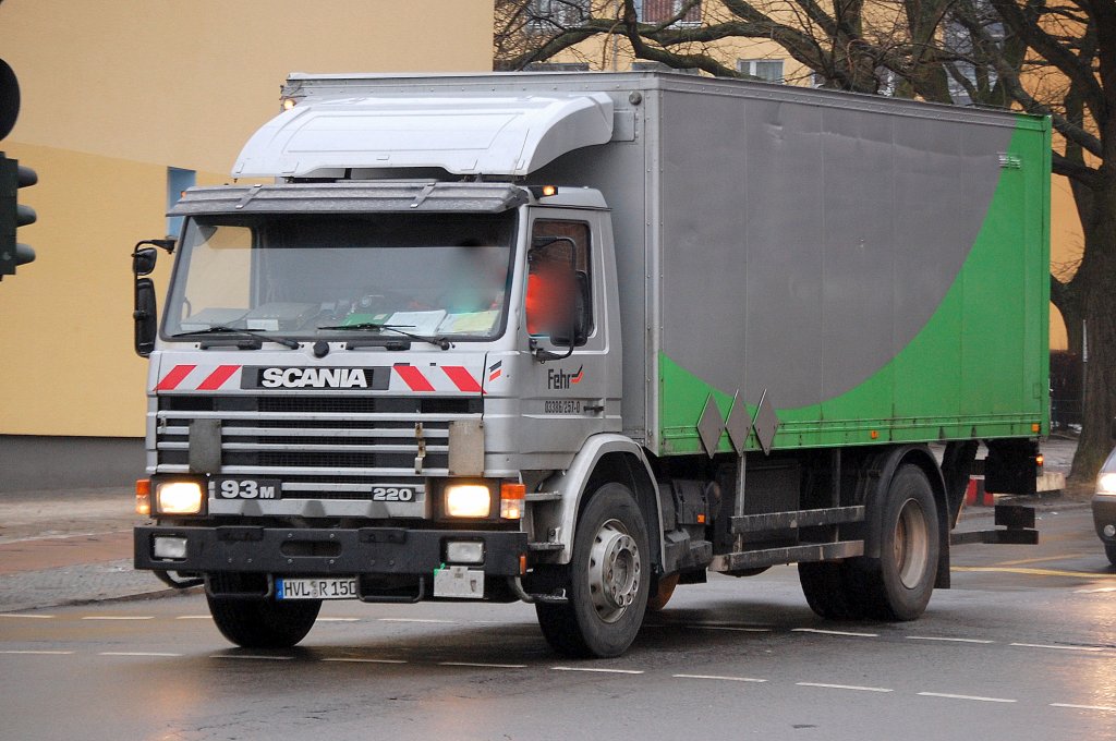�lterer SCANIA 93M/ 220 PS LKW mit Kastenaufbau der Entsorgungsfirma Fehr, 13.01.11 Berlin-Knobelsdorffstr.