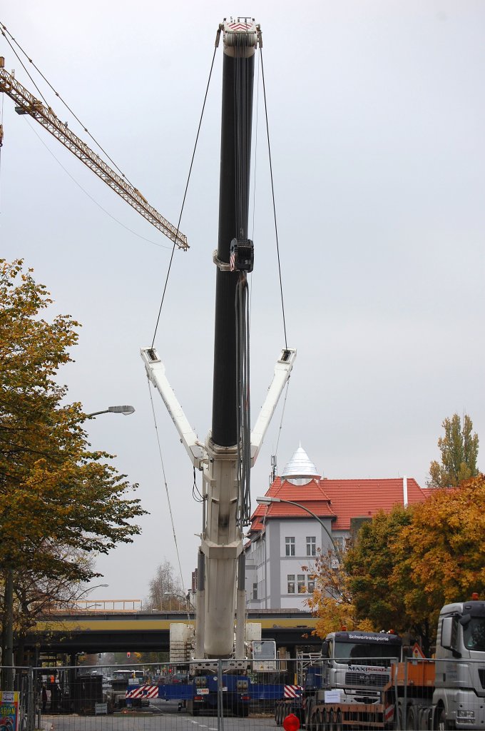 Am 25.10.08 war dieser nagelneue LIEBHERR LTM 1500-8.1 der Fa. MAXIKRAFT am S-Bhf. Berlin Baumschulenweg f�r die neuen S-Bahn + Bahnbr�cken zust�ndig.  