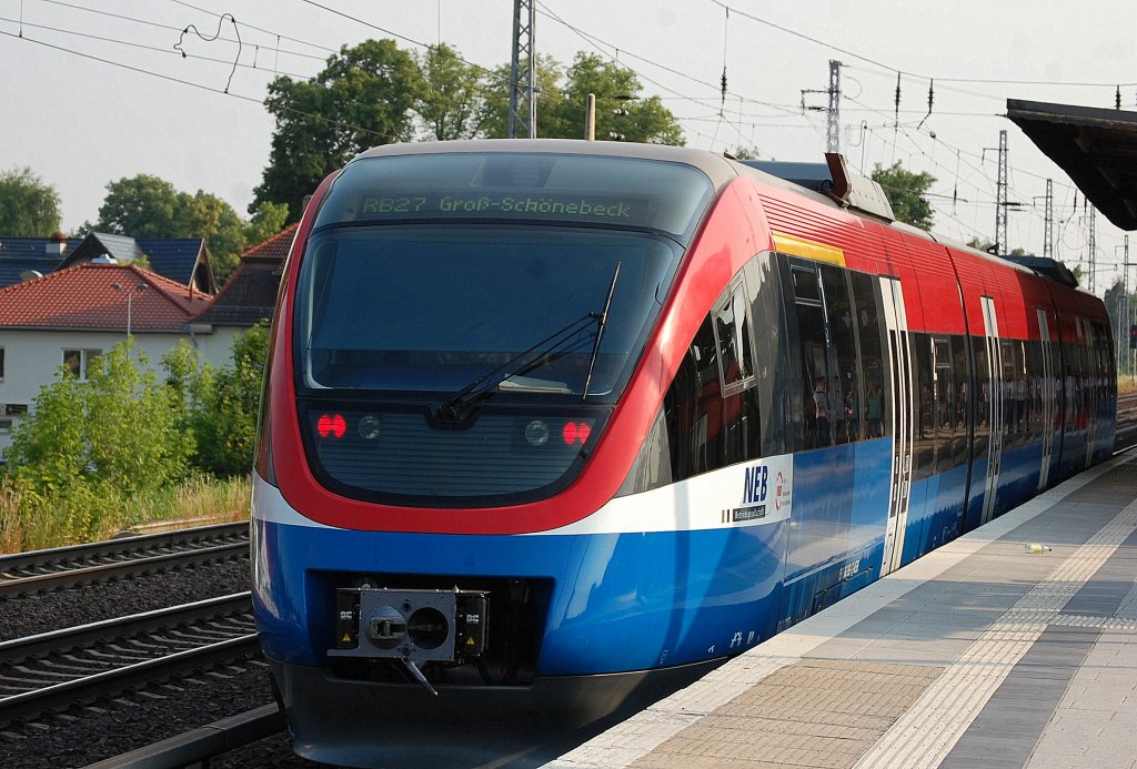ATC Triebzug jetzt neu in der NEB Flotte, der Triebzug VT 643.13 (643 869-1) als RB27 Richtung Gro�-Sch�nebeck am 20.06.13 im S-Bhf. Berlin-Karow.