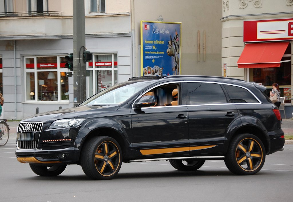 Auff�lliger AUDI Q7 in Sonderausfertigung, ein echter Hingucker, 30.07.12 Berlin-Pankow.
