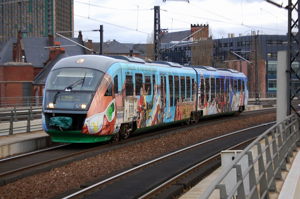 Aus Plauen (VX 81142) kommt der  Vogtlandzug  VT 06 A/B (95 80 0642 306-4 .... D-VBG) im Berliner Hbf. an, 06.01.12