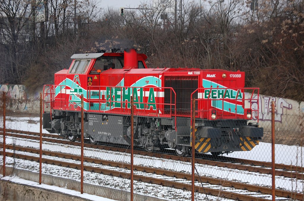 Behala Mietlok (92 80 1277 805-8 D-VL) heute direkt neben dem S-Bhf. Berlin-Beusselstr. auf den Gleisen der Berliner Westhafens, 14.02.12