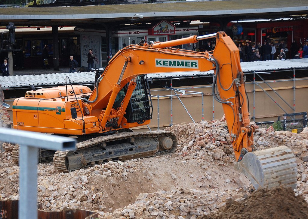 CAT 325D LN Kettenbagger der Baufirma KEMMER am 03.10.09 Gro�baustelle Berlin Ostkreuz. 