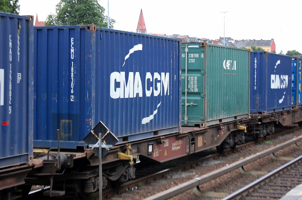 Containertragwagen mit vier Rads�tzen der DB, im Bild der Wagen mit der Nr. 31 RIV 80 DB 451 5 444-6 Sgjkkmms 699 am 19.07.08 Gbf. Berlin-Neuk�lln.