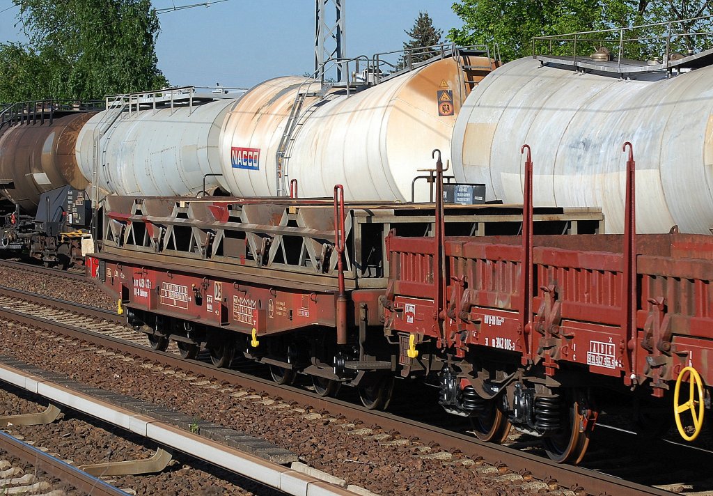 DB Drehgestell-Flachwagen f�r Coiltransporte eingestellt mit der Nr. 31 RIV 80 D-DB 4838 472-1 Sahlmmps-t 713 am 15.05.13 Berlin-Karow.