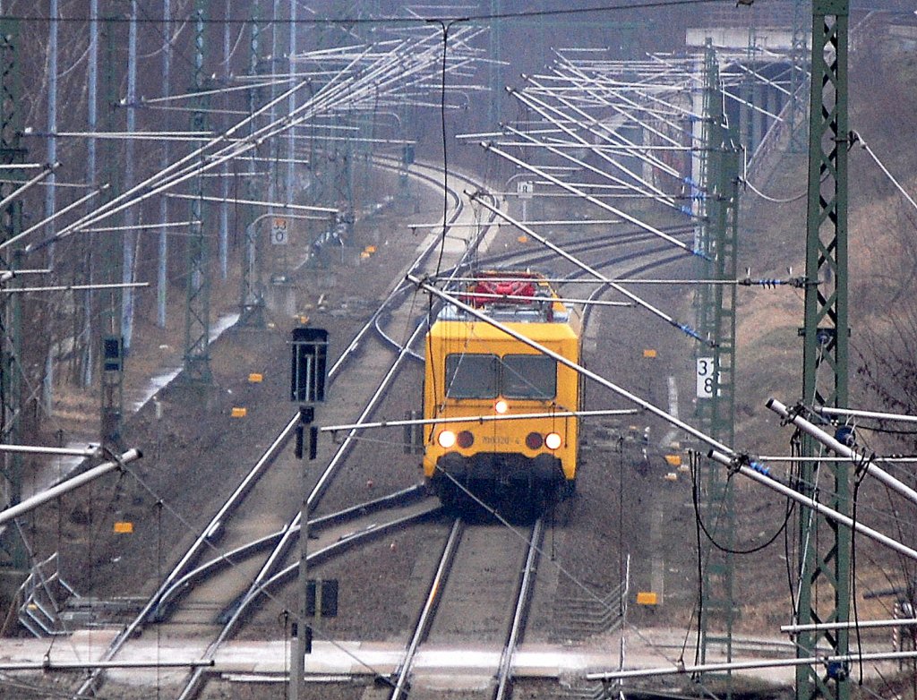 DB Netz Instandsetzung Oberleitungsrevisionswagen (ORT) 708 326-4 am 21.01.11 auf der Strecke N�he Spandauer Damm Br�cke Berliner Innenring t�tig.