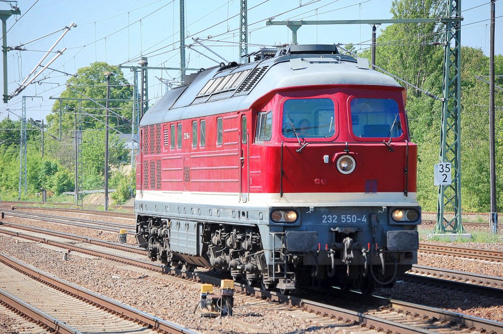 DGT-Ludmilla 232 550-4 (Lugansk Bj.1978) auf Leerfahrt durch Bhf. Flughafen Berlin-Sch�nefeld, 09.05.11