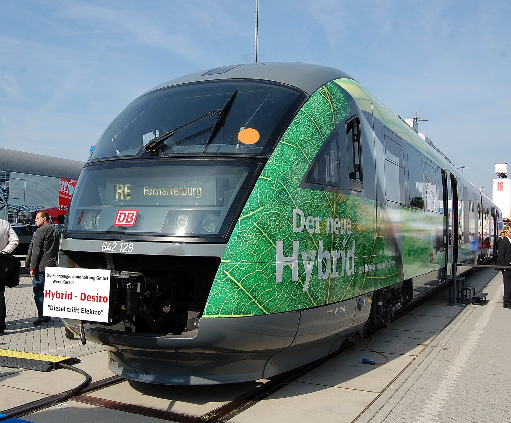 Die DB stellt auf der Inno Trans die neue Variante des DESIRO der Br 642 vor, es ist ein mit Hybridtechnik umger�steter Triebzug mit der Nr. 642 129, 18.09.12 