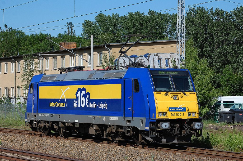 Die InterConnex-Lok 146 520-2 in Diensten von Captrain auf Weg Richtung Bernau wahrscheinlich Richtung Schwedt mal wieder einen Kesselwagenzug abholen?, 05.06.13 Berlin-Blankenburg.