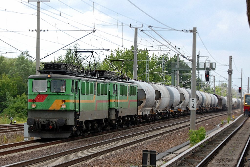 Doppeltraktion EGP 61 + EGP 60 am 12.06.12 mit gemischtem G�terzug Richtung Karower Kreuz Berlin, Berlin-Blankenburg.