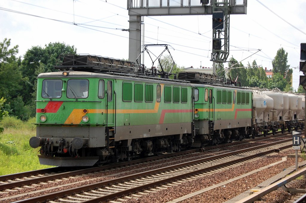 Doppeltraktion mit EGP 61 (91 80 6142 118-9 D-EGP) + EGP 60 (91 80 6142 128-0 D-EGP) mit G�terzug Richtung Berlin-Blankenburg, 29.05.12 Berlin-Pankow.