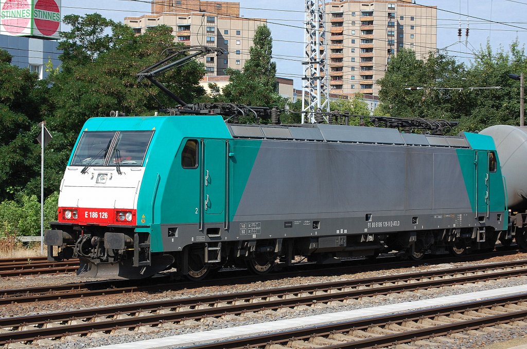 E 186 126 (91 80 6186 126-9 D-ATLD, Bombardier Bj. 2006) Leasinglok von ITL mit Kesselwagenzug am 02.07.12 Berlin Greifswalder Str.