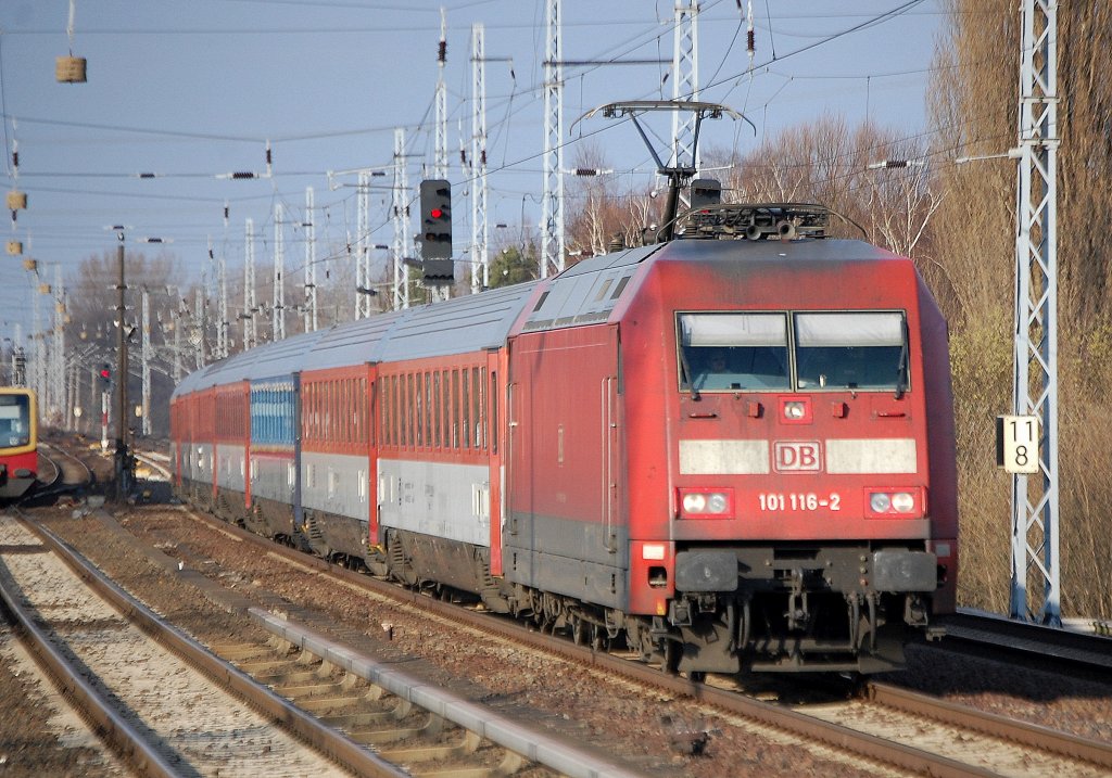 EC 179 nach Prag mit 101 116-2 am 22.03.11 Berlin-Karow.