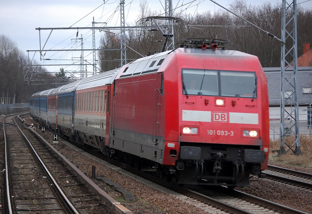 EC 379 Richtung Berlin-Gesundbrunnen mit 101 093-3 am 07.02.13 Berlin-Buch.