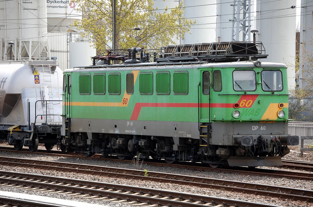 EGP Lok DP 60 (91 80 6142 128-0 D-EGP) am 16.04.12 Berlin Greifswalder Str.