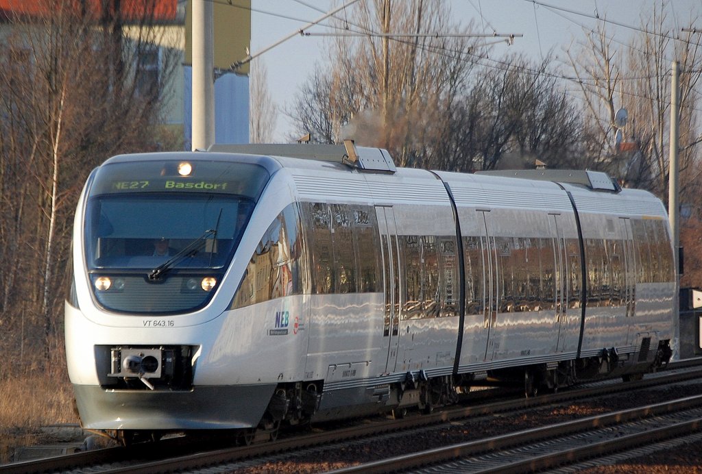 Ehemaliger PEG Talent in Diensten von NEB, VT643.16 (95 80 0643 373-3 .....D-PEG?, Bombardier Bj.2004) seit einigen Wochen auf der Strecke NE27 zwischen Berlin Gesundbrunnen und Basdorf, 05.03.12 Berlin-Pankow.