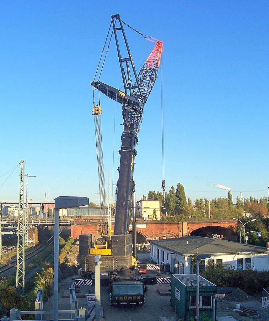 Ein gewaltiger Anblick zum damaligen Zeitpunkt mein ertser LIEBHERR LTM 1500 der Fa. TH�MEN mit ausgefahrenem Teleskopausleger + Gitterspitze in voller Pracht im Jahr 2008 Gro�baustelle Berlin-Ostkreuz.