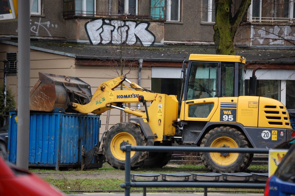 Ein KOMATSU WA95 Radlader am 13.03.09 Berlin Prenzl.Berg.