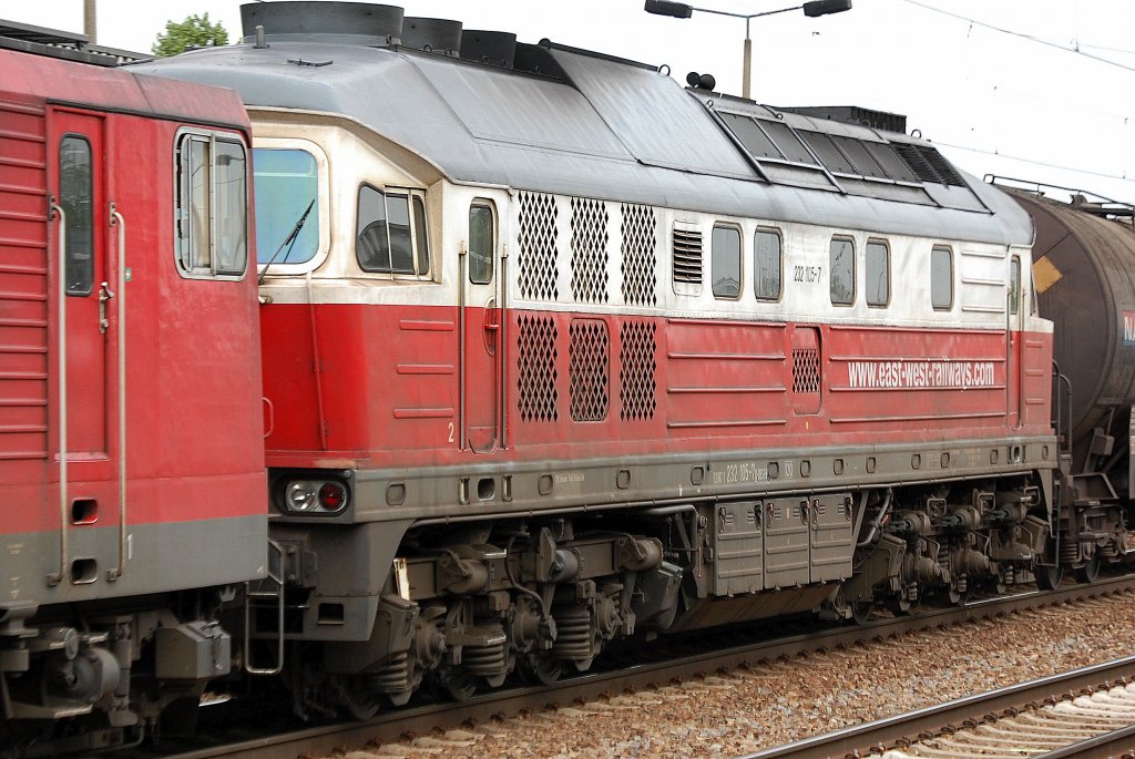 Eine East-West Railways Lok 232 105-7 (92 80 1232 105-7 D-DBSPL) am Haken von 155 091-2 am 10.05.12 Bhf. Flughafen Berlin-Sch�nefeld.