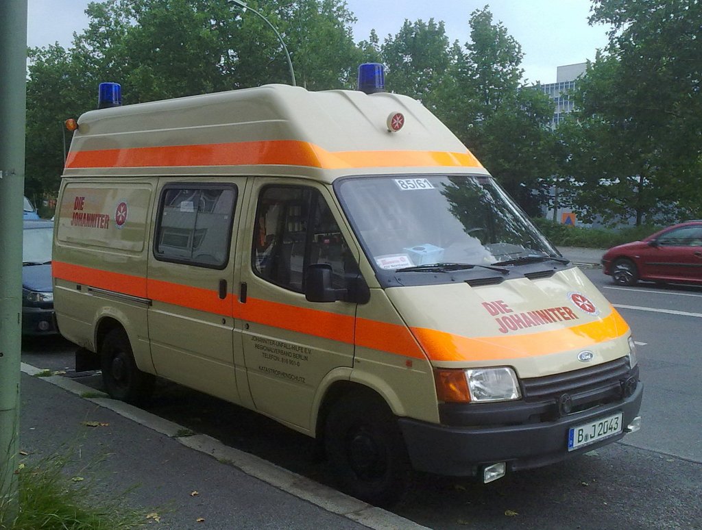 FORD Transit Transportfahrzeug vom DIE JOHANNITER Kreisverband Berlin (Katastrophenschutz), 08.08.12 Berlin Storkower Str. 