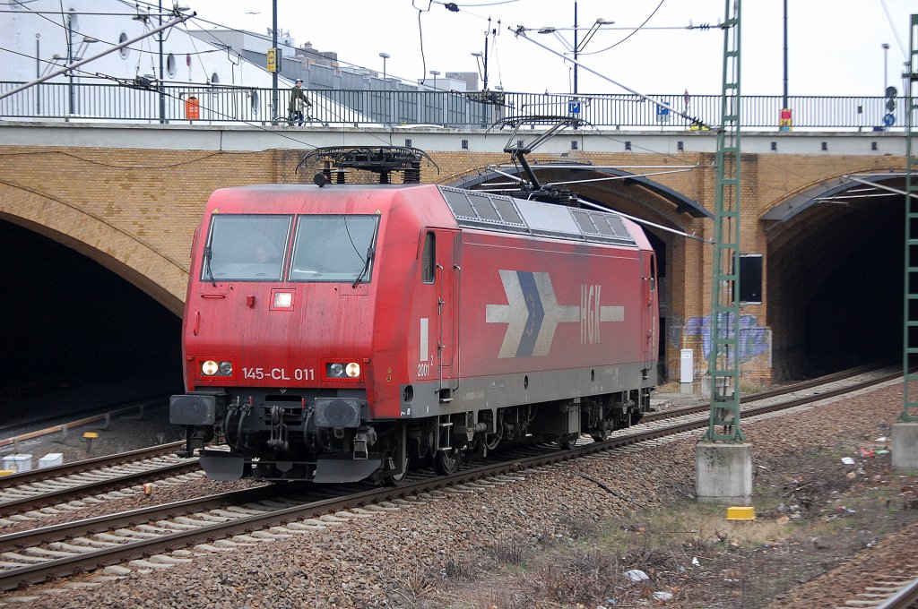 HGK 2001/145-CL 011 (91 80 6145 089-9 D-HGK) am 21.03.12 Durchfahrt Bhf. Flughafen Berlin-Gesundbrunnen Richtung Wedding.