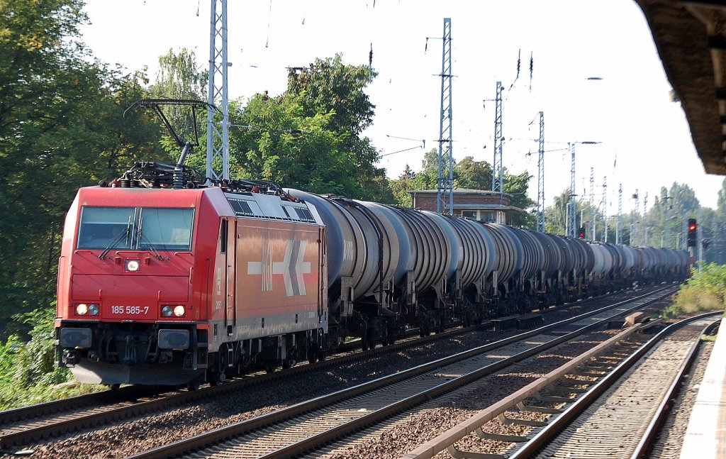 HGK 2053/185 585-7 mit Kesselwagenzug am 11.09.12 Berlin-Karow.