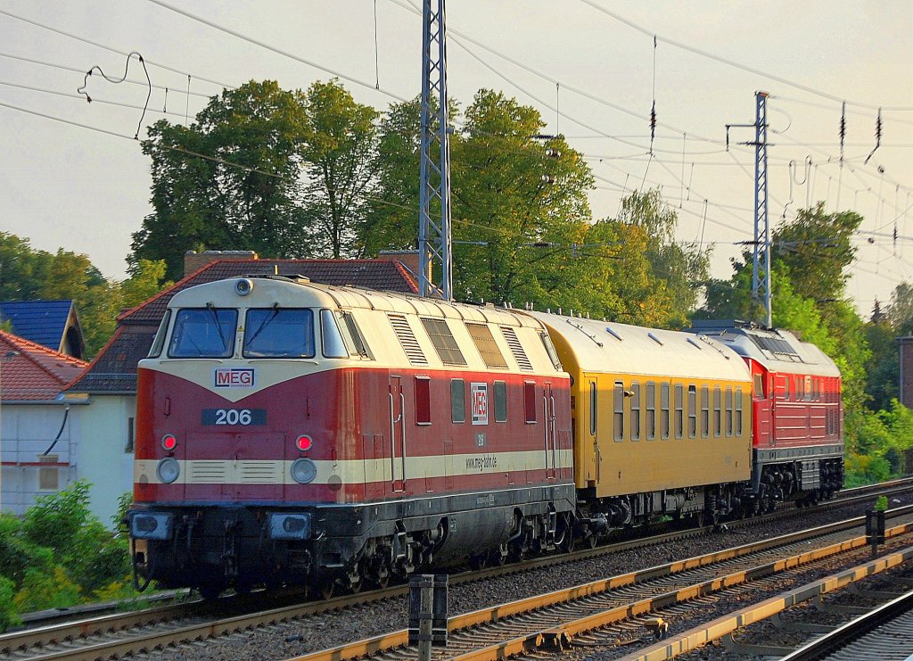 Hier die MEG 206 (92 80 1228 748-0 D-MEG, LKM Bj.1968) als Wendzuglok hinter dem Messwagen 1 gezogen von MEG 315 am 24.08.11 Berlin-Karow. 