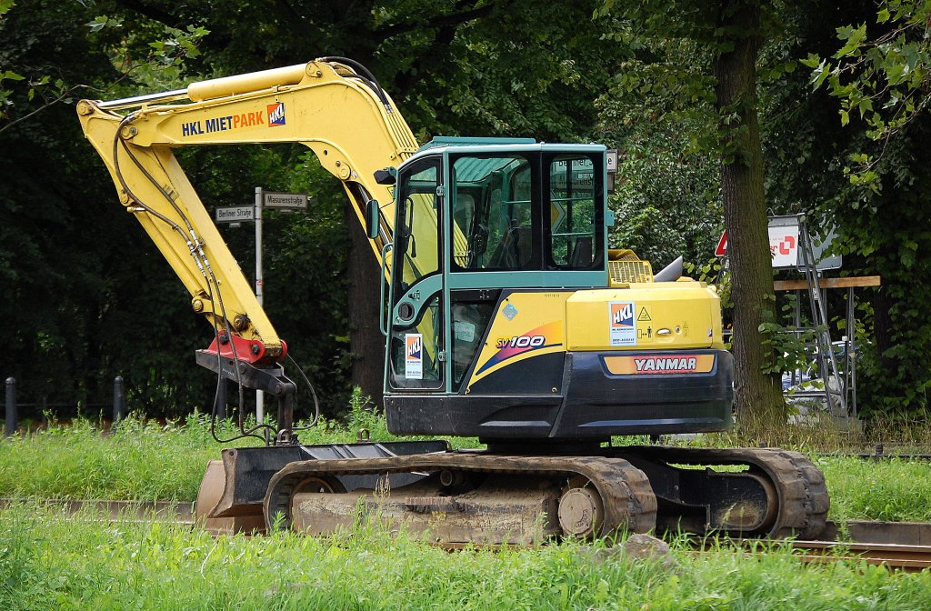 HKL Leasingbaumaschine, ein AMMANN YANMAR SV100 Minibagger, 03.09.10 Berlin-Pankow.