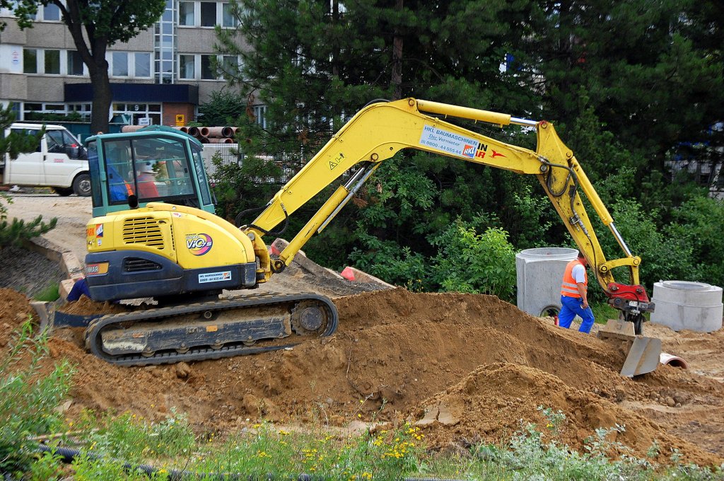 HKL-Leasingbaumschine, Minbagger AMMANN YANMAR ViO75 bei den Bauarbeiten rund um den Bhf. Flughafen Berlin-Sch�nefeld, 05.08.10