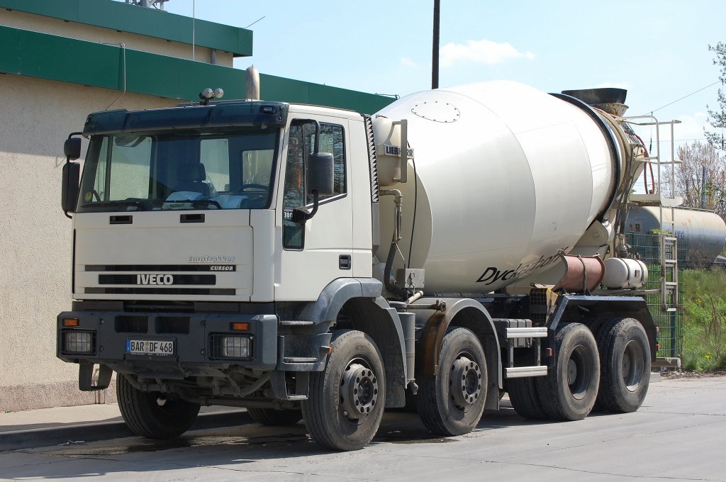 IVECO EuroTrakker CURSOR 380 Betonmischfahrzeug der Fa. Dyckerhoff, Berlin Greifswalder Str. Fr�hling 2008.