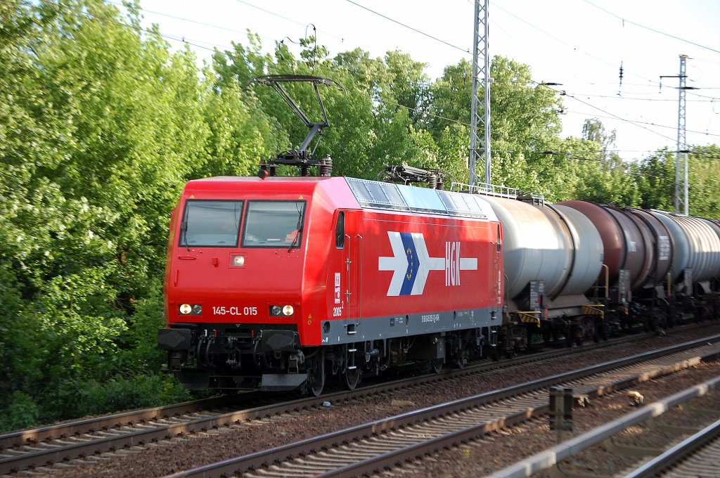 Jahrelang f�r HGK im Einsatz CBRail Lok HGK 2005/145-CL 015 (aktuell 91 80 6145 093-1 D-OHE, ADtranz Bj.2000) hier mit Kesselwagenzug Richtung Schwedt �ber Bernau am 28.05.09. Wie die jetzt an OHE verliehene Lok aussieht wei� ich im Moment noch nicht. 