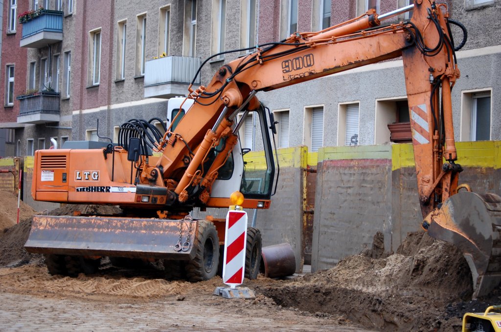 LIEBHERR 900 Litronic der Fa.LTG im Jahr 2008 Berlin-Lichtenberg. 