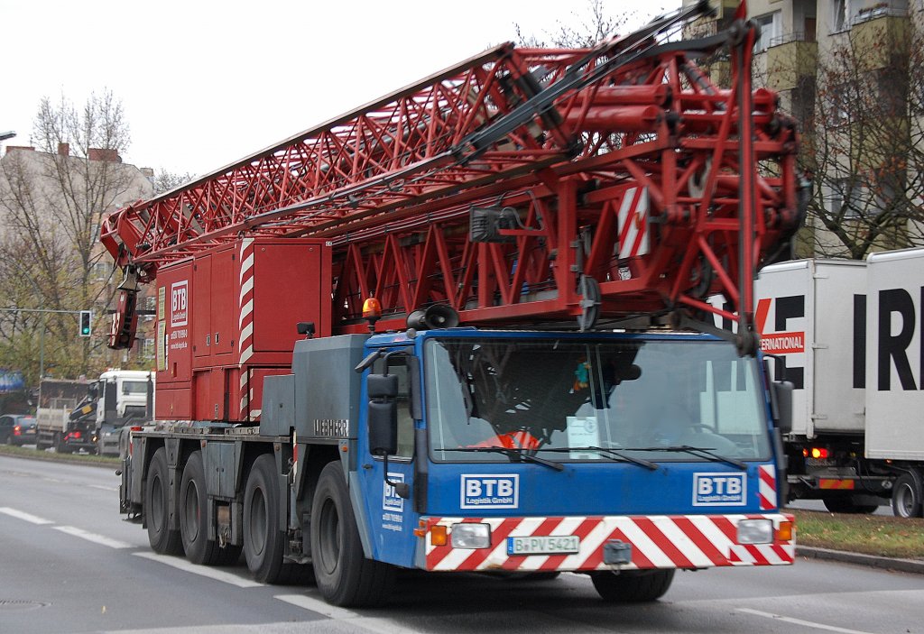 LIEBHERR Mobilaufbaukran MK 80 der Fa. BTB Logistik GmbH, 27.11.12 Berlin Beusselbr�cke.