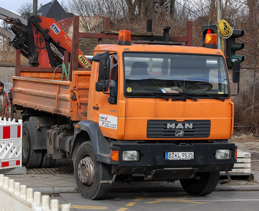 MAN LE280 B Baukipper der Fa. L�gger, 05.03.10 Berlin-Pankow. 